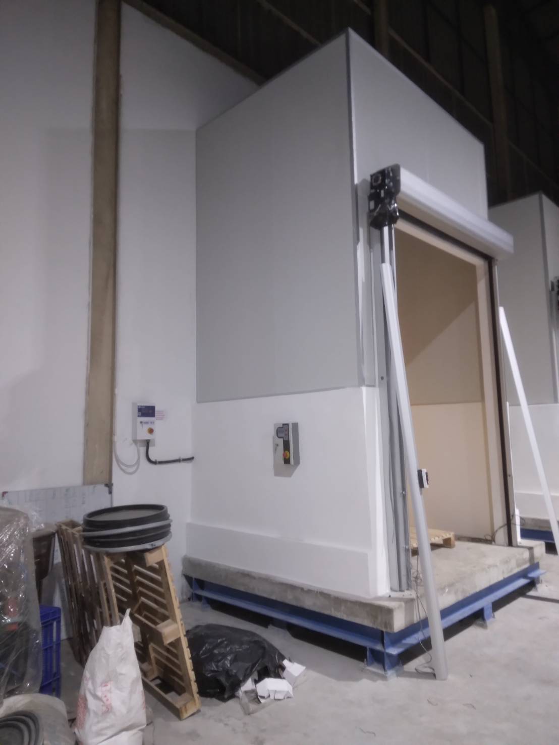 ภาพผลงานติดตั้งประตูไฮสปีด รุ่น Standard สำหรับโรงงานอุตสาหกรรม ที่สมุทรสาคร โดย OZ DOOR (3)