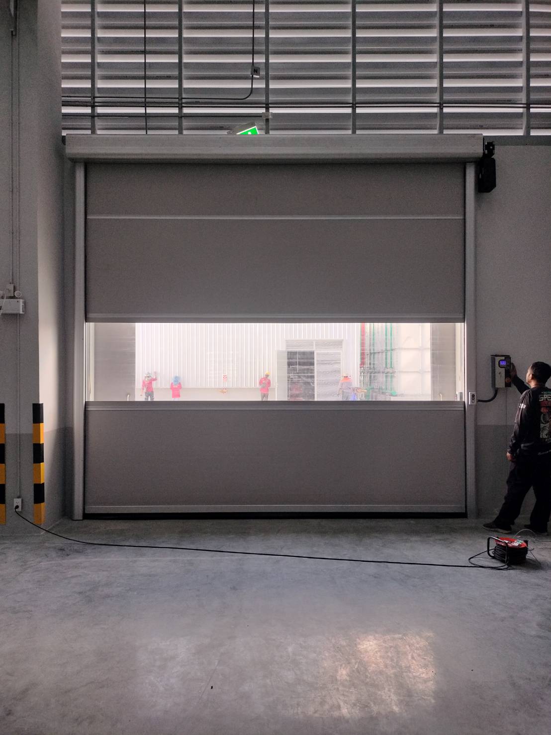 ภาพผลงานติดตั้งประตูไฮสปีด รุ่น Standard สำหรับคลังสินค้าและโลจิสติกส์ ที่ระยอง โดย OZ DOOR (4)