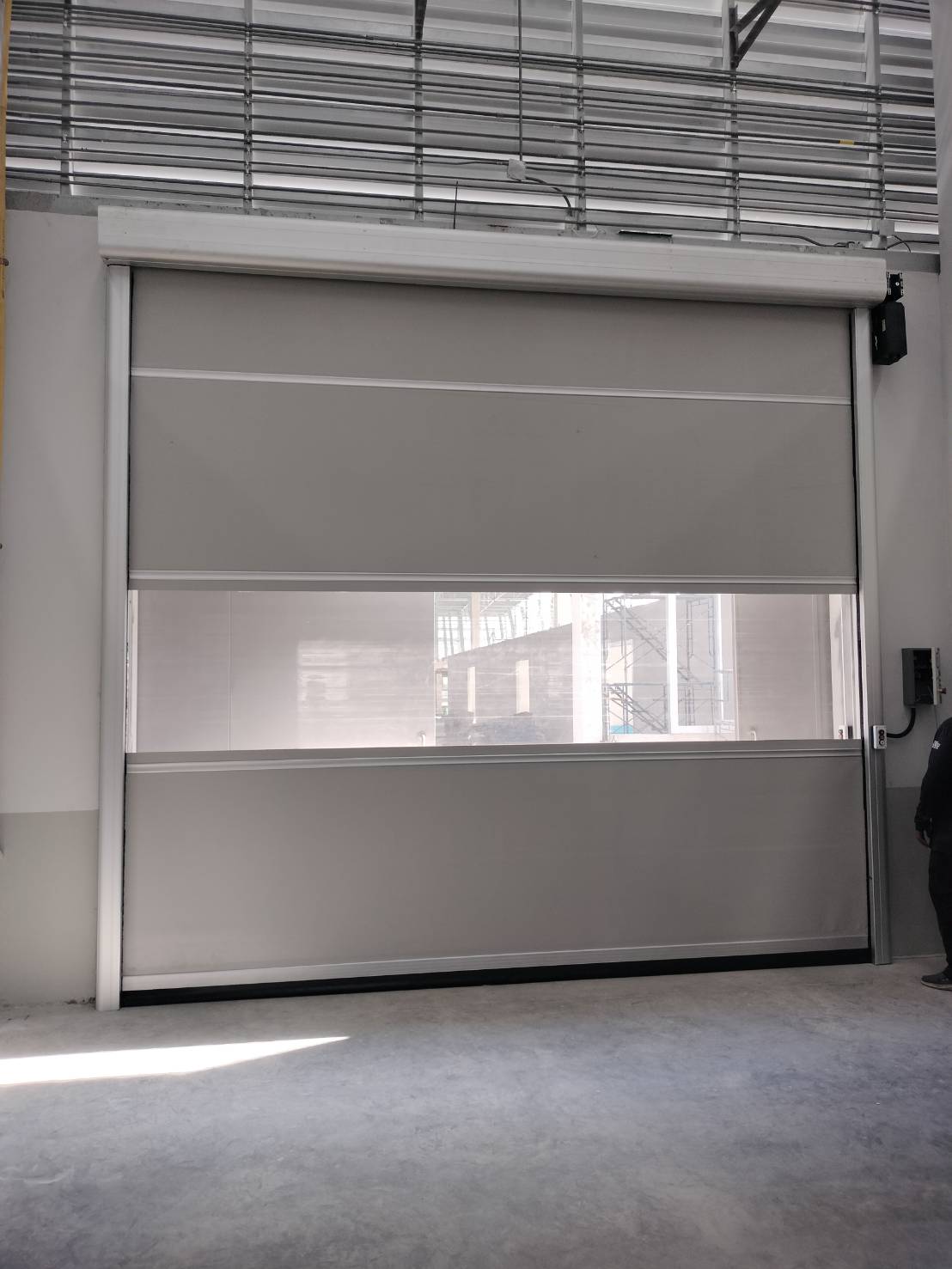 ภาพผลงานติดตั้งประตูไฮสปีด รุ่น Standard สำหรับคลังสินค้าและโลจิสติกส์ ที่ระยอง โดย OZ DOOR (6)