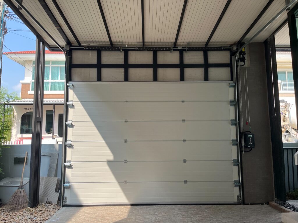 Installation photo of Garage Doors for Warehouse & Logistics in Rayong by OZ DOOR (2)