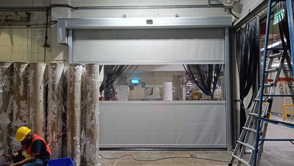 ภาพผลงานติดตั้งประตูไฮสปีด รุ่น Standard สำหรับคลีนรูมและ GMP ที่พระนครศรีอยุธยา โดย OZ DOOR