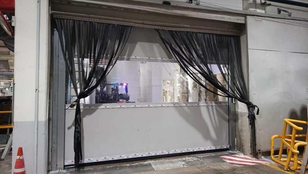 ภาพผลงานติดตั้งประตูไฮสปีด รุ่น Standard สำหรับคลีนรูมและ GMP ที่พระนครศรีอยุธยา โดย OZ DOOR (2)