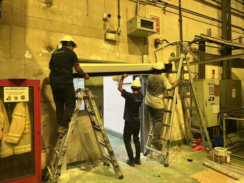 ภาพผลงานติดตั้งประตูไฮสปีด รุ่น Standard สำหรับอาหารและเครื่องดื่ม ที่สมุทรปราการ โดย OZ DOOR (6)