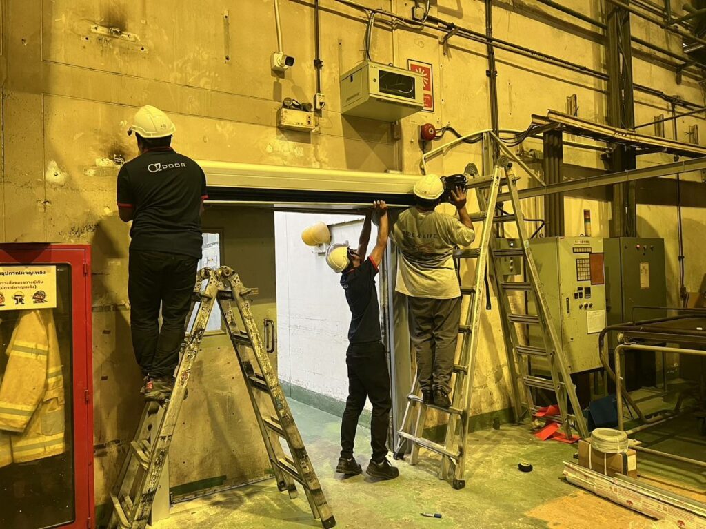 ภาพผลงานติดตั้งประตูไฮสปีด รุ่น Standard สำหรับอาหารและเครื่องดื่ม ที่สมุทรปราการ โดย OZ DOOR (7)