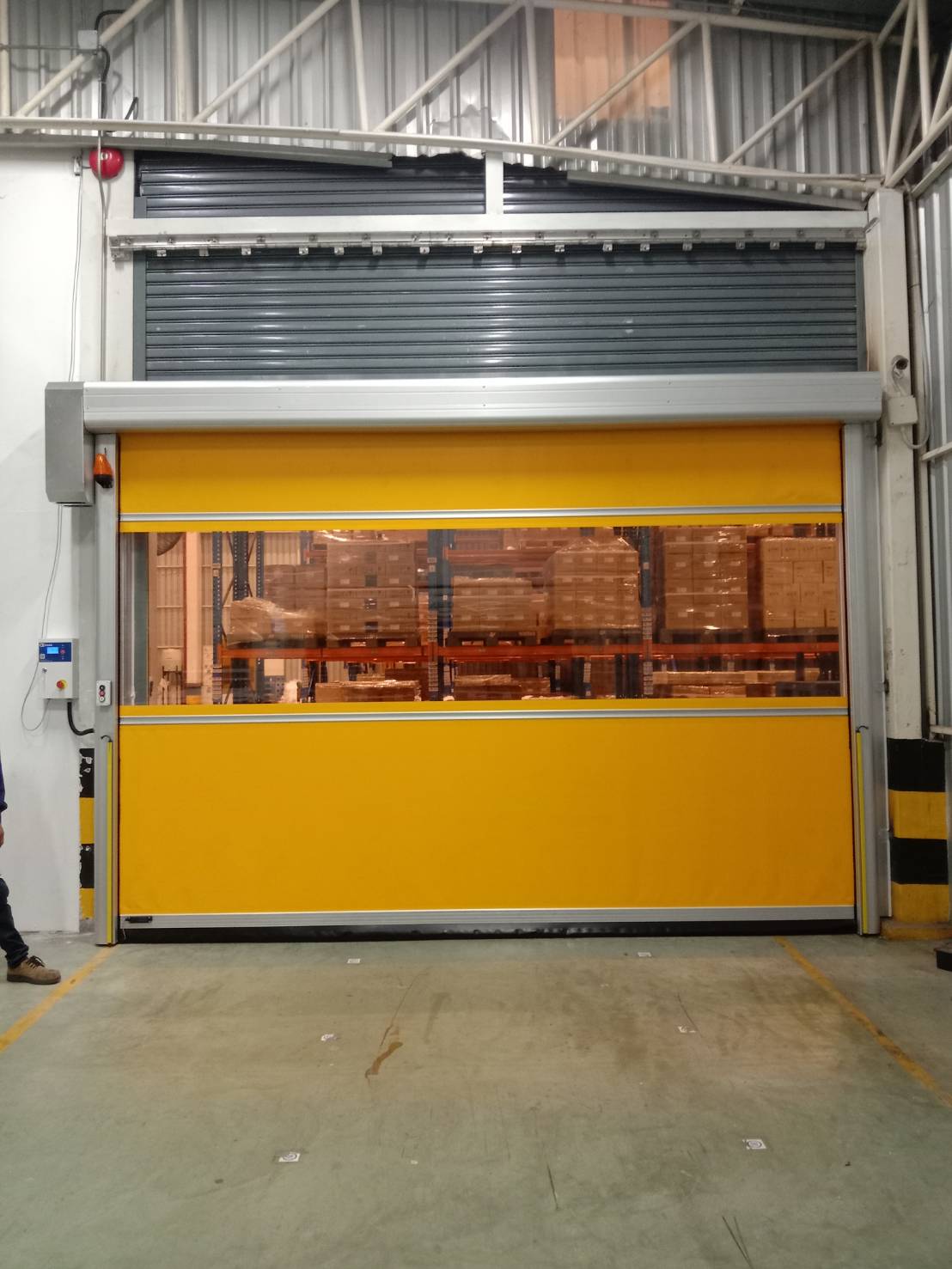ภาพผลงานติดตั้งประตูไฮสปีด รุ่น Standard สำหรับโรงงานอุตสาหกรรม ที่ปทุมธานี โดย OZ DOOR