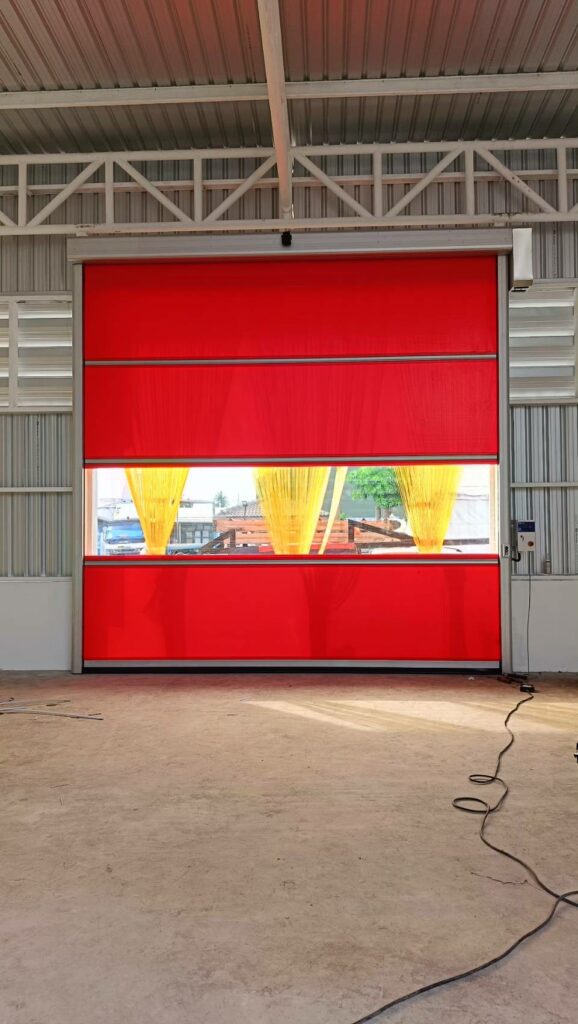 ภาพผลงานติดตั้งประตูไฮสปีด รุ่น Standard สำหรับโรงงานอุตสาหกรรม ที่สมุทรสาคร โดย OZ DOOR (2)