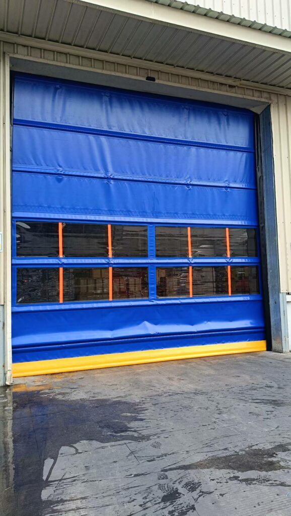 ภาพผลงานติดตั้งประตูไฮสปีด รุ่น Standard สำหรับคลังสินค้าและโลจิสติกส์ ที่ระยอง โดย OZ DOOR (2)