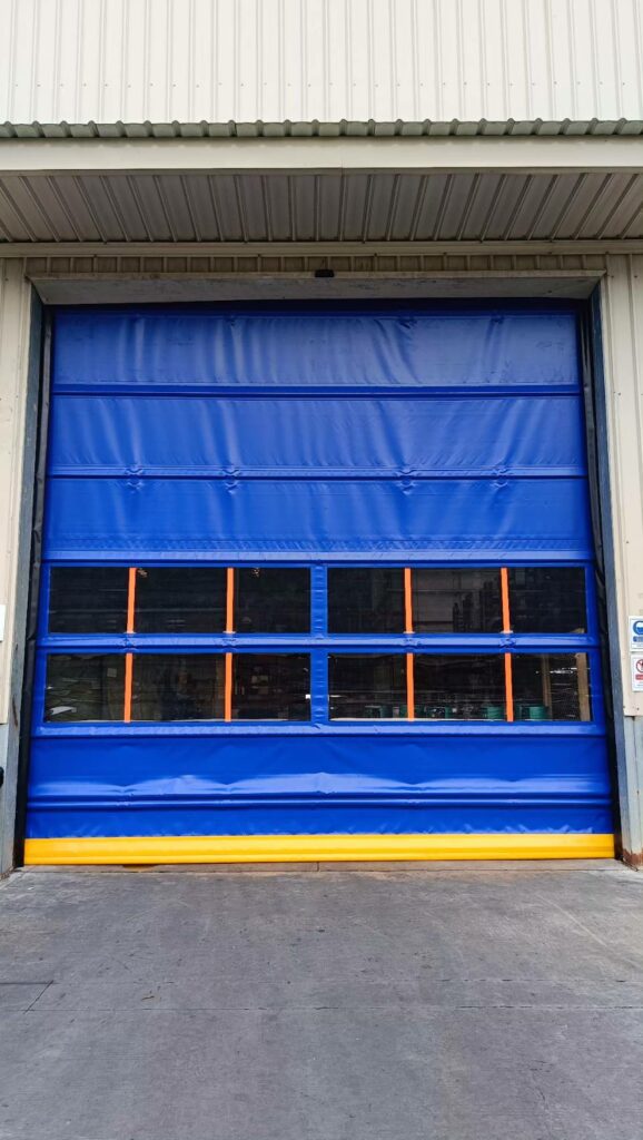 ภาพผลงานติดตั้งประตูไฮสปีด รุ่น Standard สำหรับคลังสินค้าและโลจิสติกส์ ที่ระยอง โดย OZ DOOR (5)