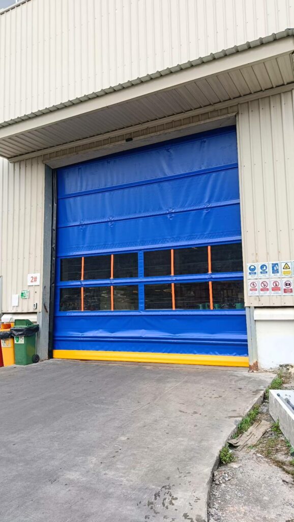 ภาพผลงานติดตั้งประตูไฮสปีด รุ่น Standard สำหรับคลังสินค้าและโลจิสติกส์ ที่ระยอง โดย OZ DOOR (6)