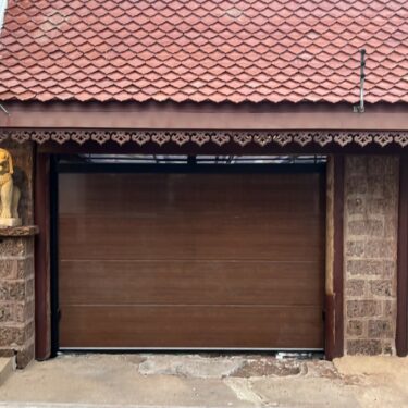 ประตูโรงรถ|Garage door ลายไม้|พัทยา