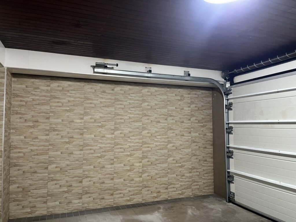 Installation photo of Garage Doors for Single House in Chiang Mai by OZ DOOR (8)
