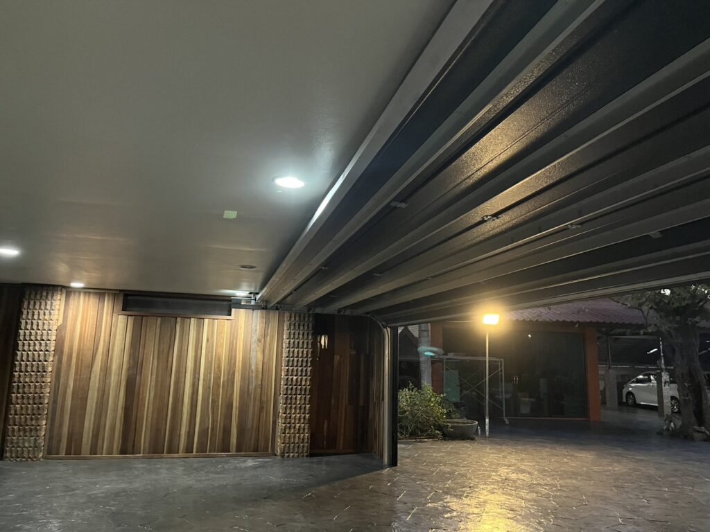 Installation photo of Garage Doors for Single House in Prachin Buri by OZ DOOR (7)
