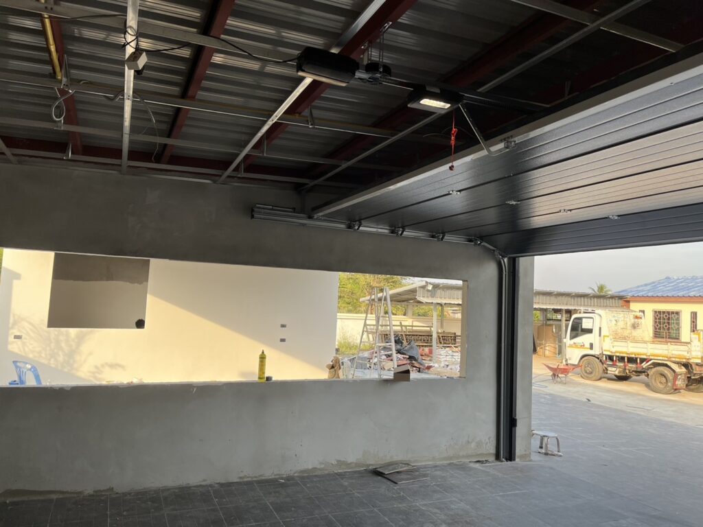 Installation photo of Garage Doors for Housing Estate / Developer in Pathum Thani by OZ DOOR (5)