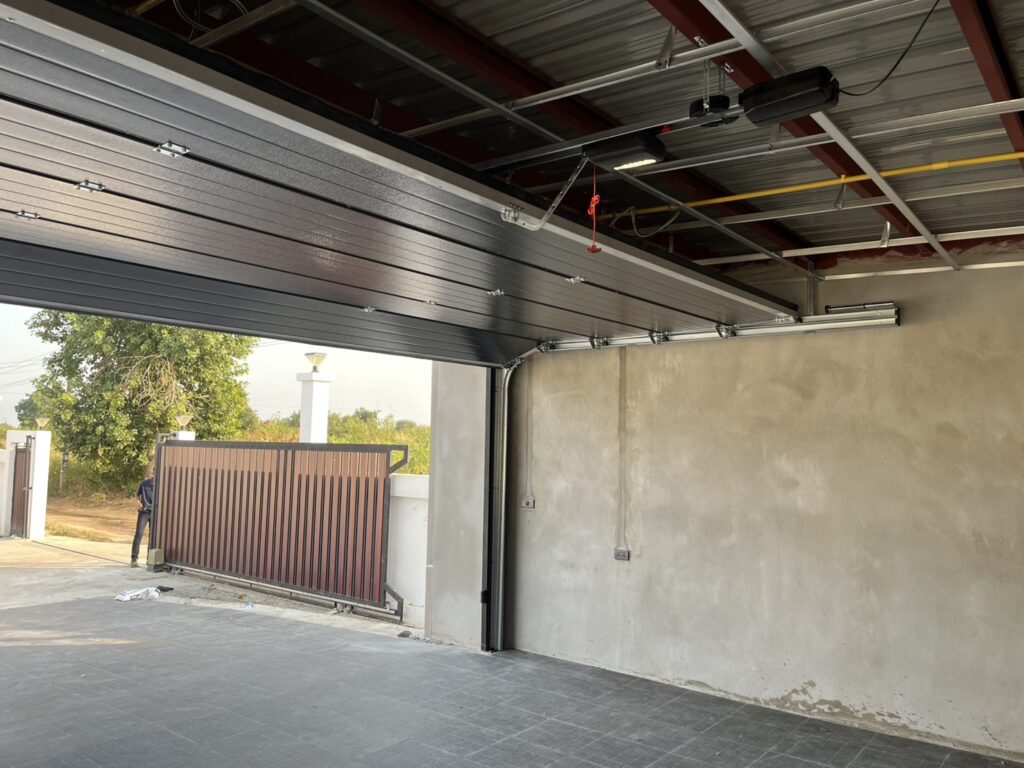 Installation photo of Garage Doors for Housing Estate / Developer in Pathum Thani by OZ DOOR (7)