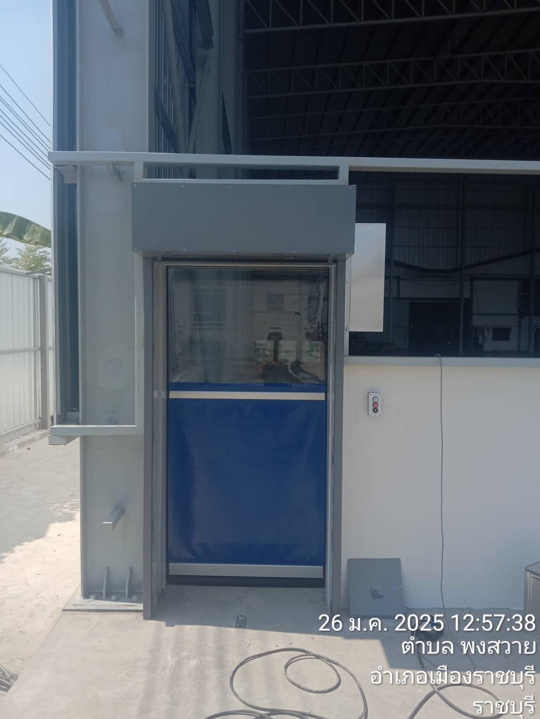 ภาพผลงานติดตั้งประตูไฮสปีด รุ่น Standard สำหรับโรงงานอุตสาหกรรม ที่พระนครศรีอยุธยา โดย OZ DOOR (2)