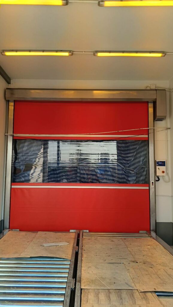 ภาพผลงานติดตั้งประตูไฮสปีด รุ่น Standard สำหรับโรงงานอุตสาหกรรม ที่ชลบุรี โดย OZ DOOR (2)