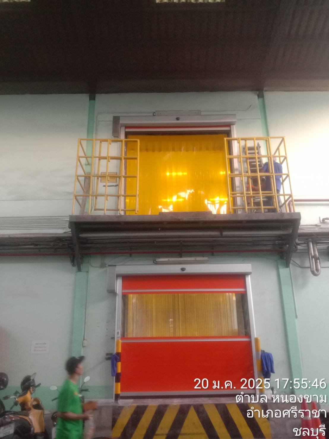 ภาพผลงานติดตั้งประตูไฮสปีด รุ่น Standard สำหรับโรงงานอุตสาหกรรม ที่ระยอง โดย OZ DOOR