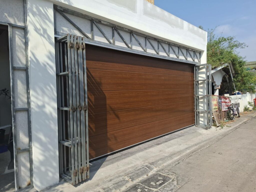 Installation photo of Garage Doors for Single House in Bangkok by OZ DOOR (2)
