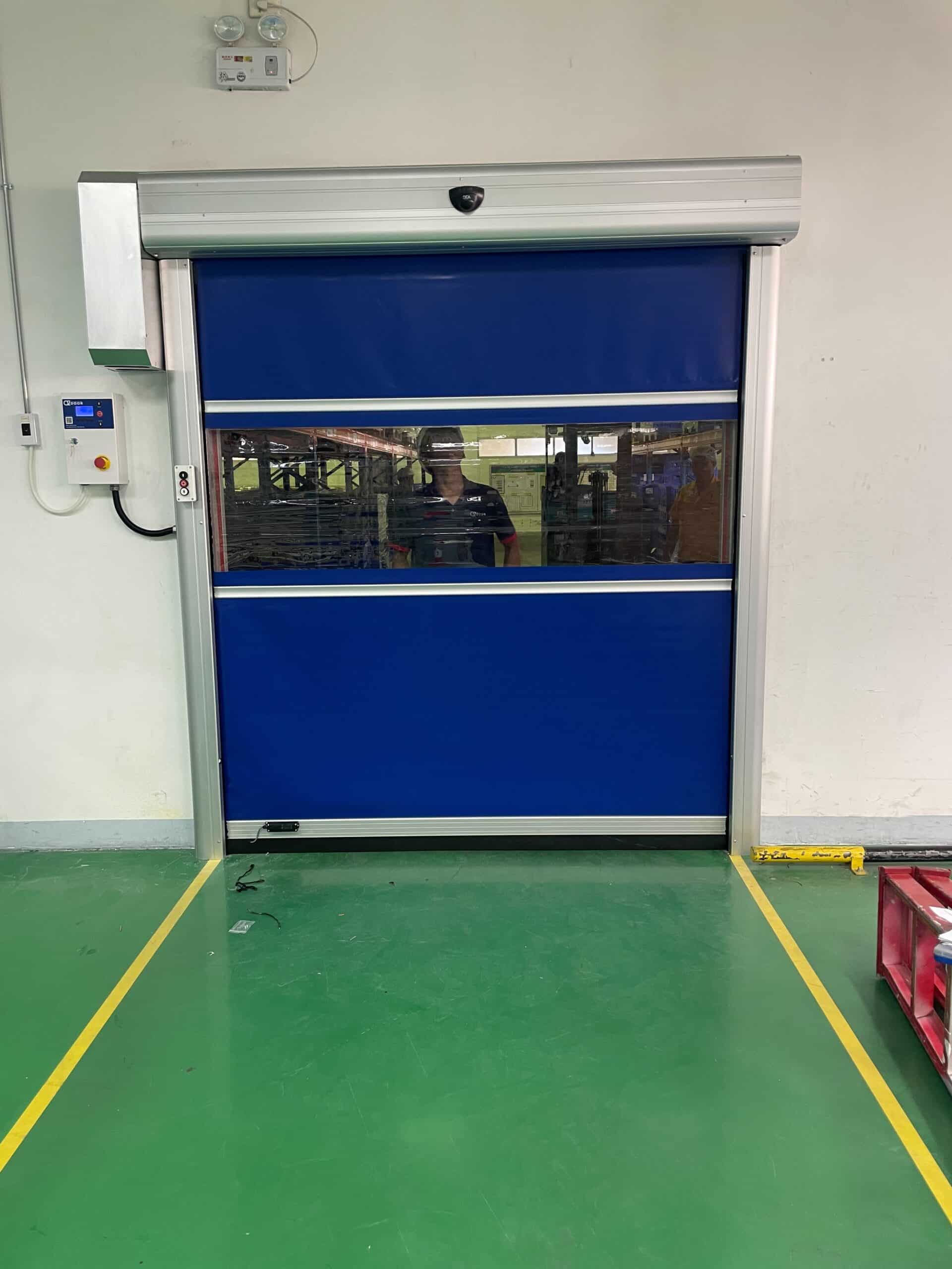 ภาพผลงานติดตั้งHigh speed door สำหรับโรงงานอุตสาหกรรม ที่ฉะเชิงเทรา โดย OZ DOOR