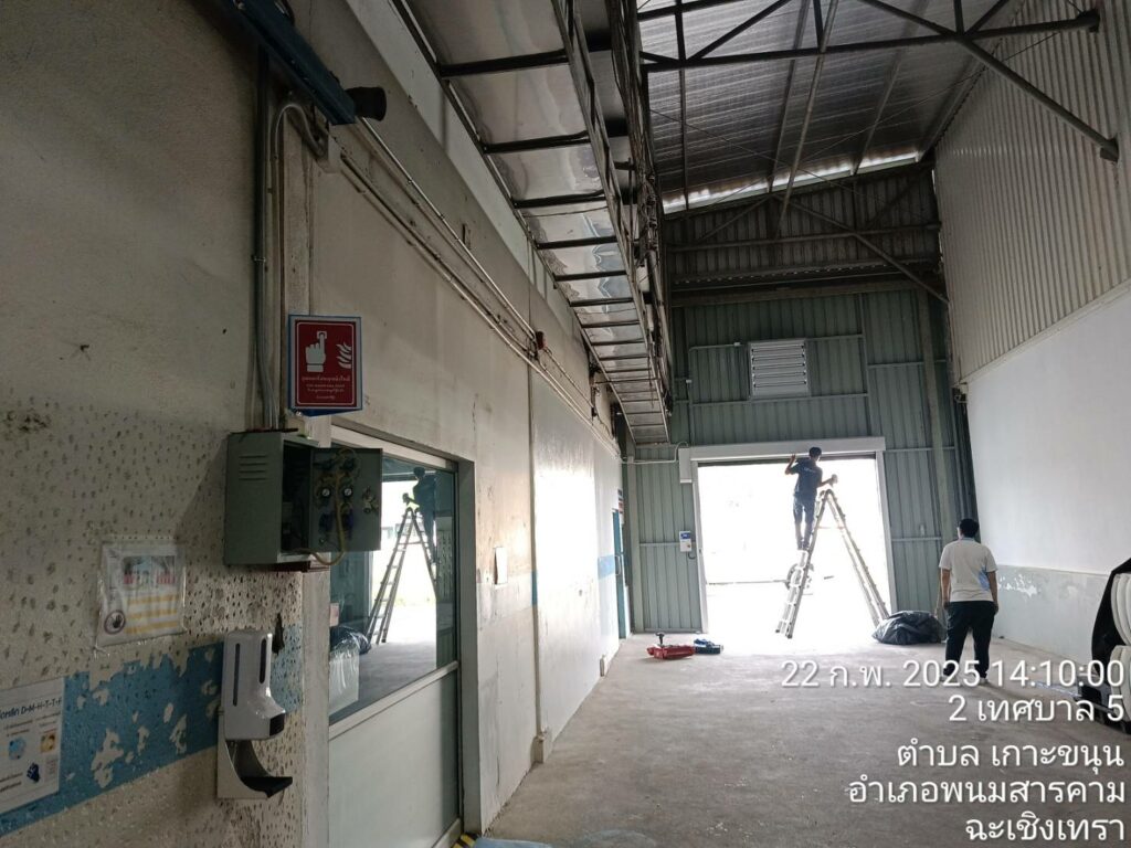 ภาพผลงานติดตั้งประตูไฮสปีด รุ่น Standard สำหรับโรงงานอุตสาหกรรม ที่ชลบุรี โดย OZ DOOR (5)