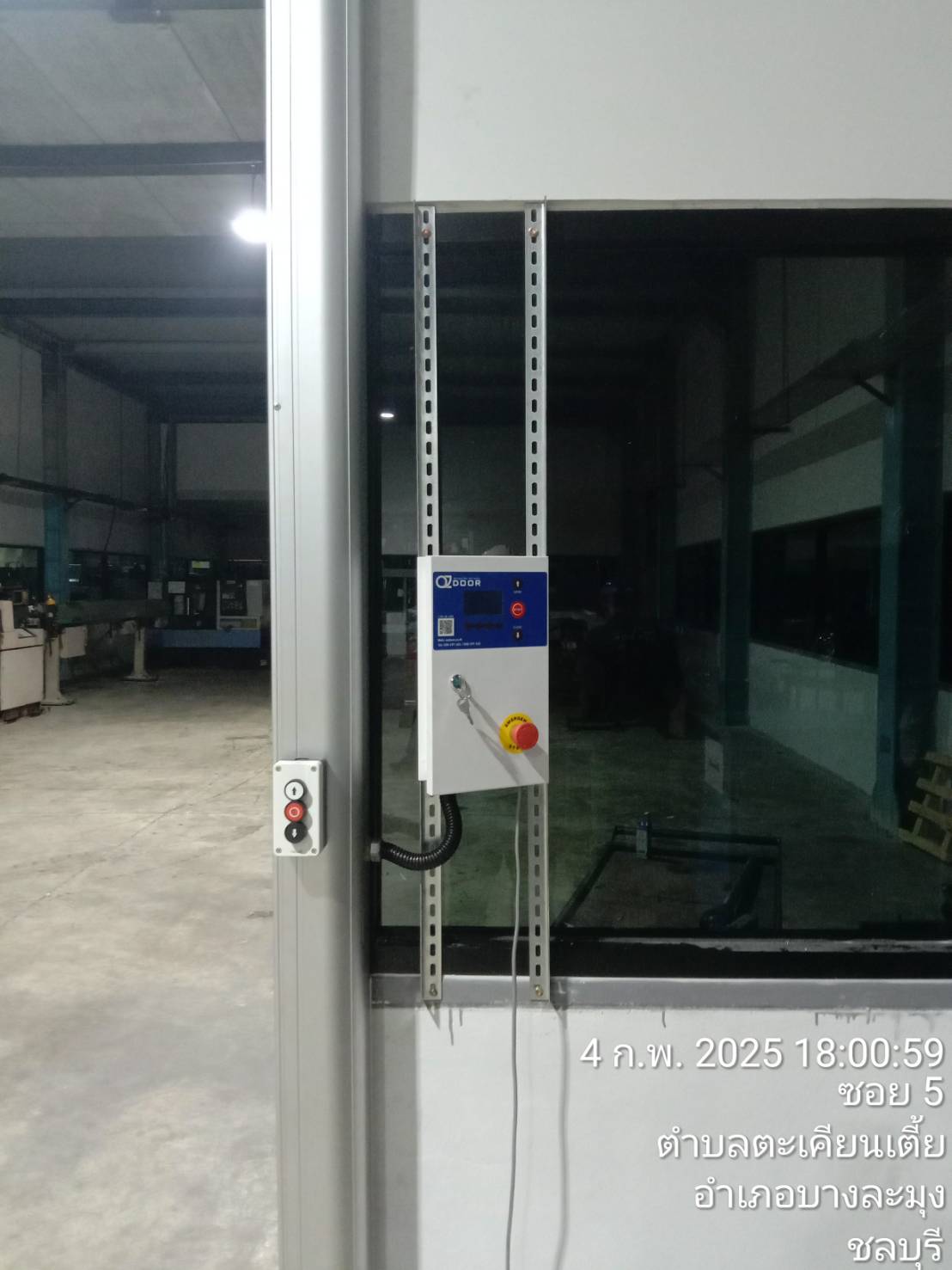 ภาพผลงานติดตั้งประตูไฮสปีด รุ่น Standard สำหรับโรงงานอุตสาหกรรม ที่นครปฐม โดย OZ DOOR (3)