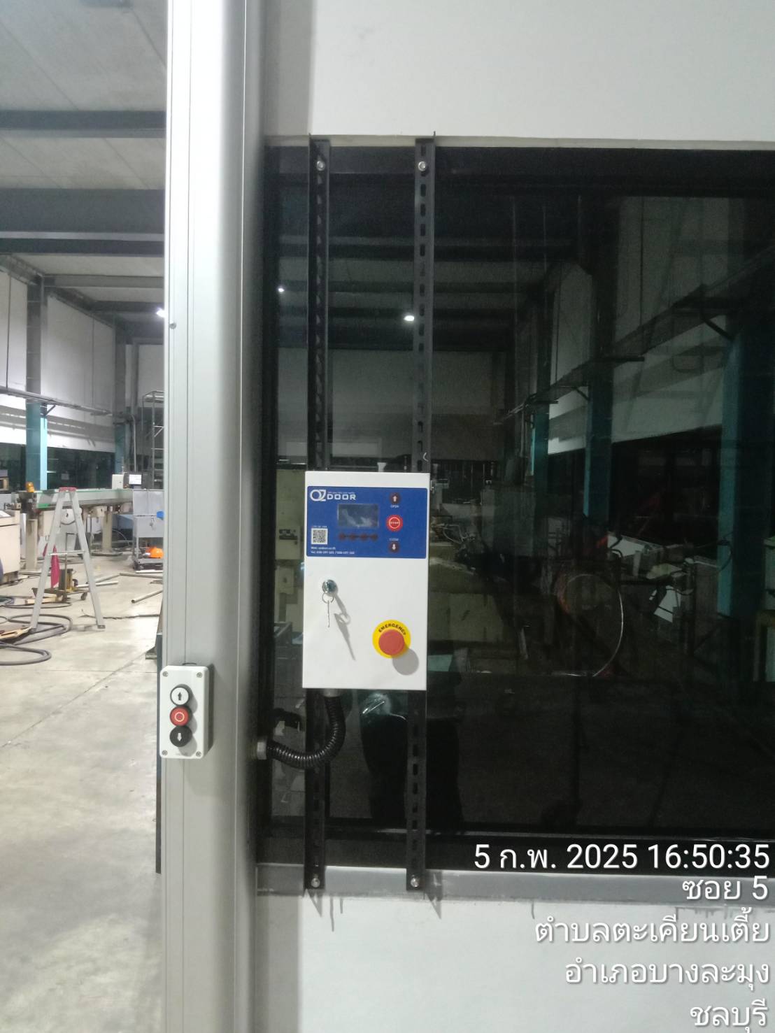 ภาพผลงานติดตั้งประตูไฮสปีด รุ่น Standard สำหรับโรงงานอุตสาหกรรม ที่นครปฐม โดย OZ DOOR (9)
