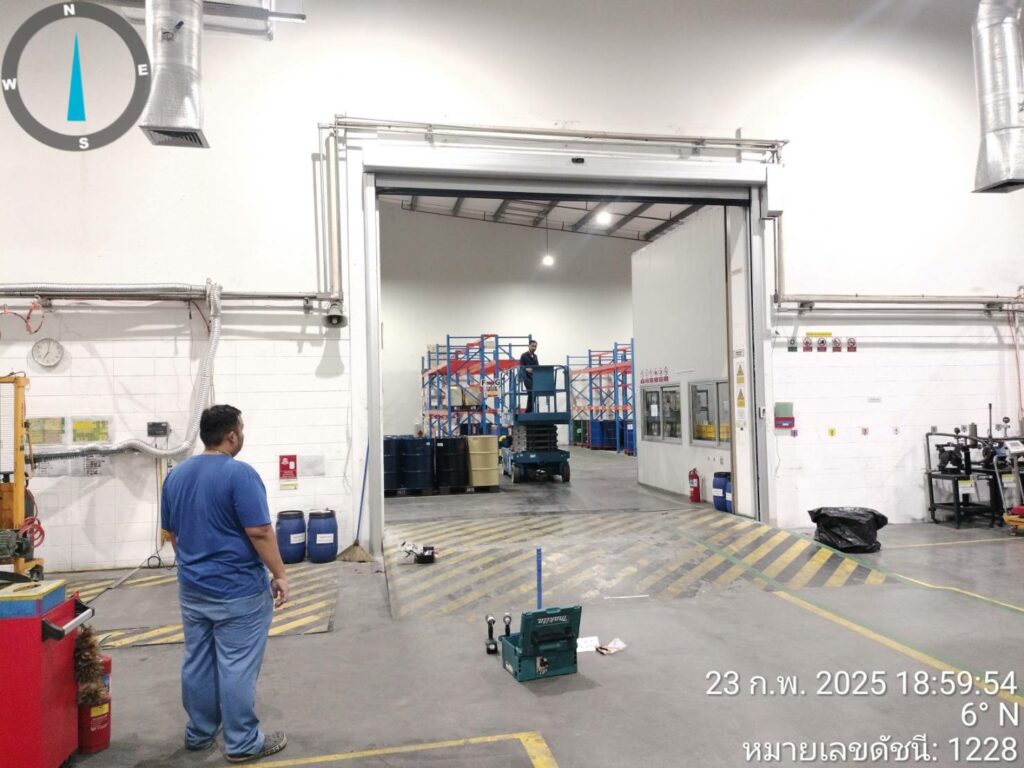 ภาพผลงานติดตั้งประตูไฮสปีด รุ่น Standard สำหรับโรงงานอุตสาหกรรม ที่ระยอง โดย OZ DOOR (3)