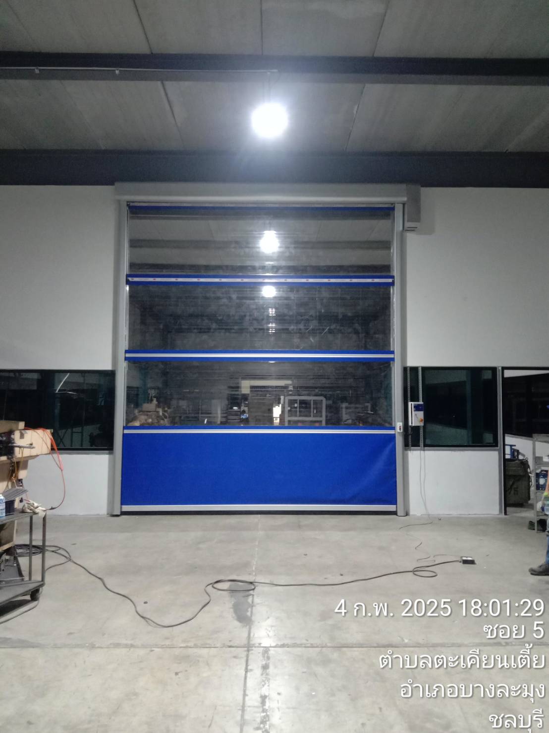 ภาพผลงานติดตั้งประตูไฮสปีด รุ่น Standard สำหรับโรงงานอุตสาหกรรม ที่สมุทรสาคร โดย OZ DOOR