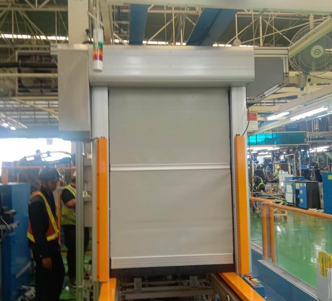 ภาพผลงานติดตั้งHigh speed door สำหรับโรงงานอุตสาหกรรม ที่ปทุมธานี โดย OZ DOOR