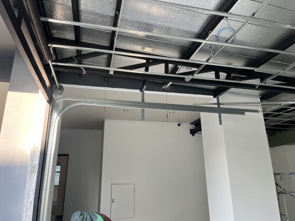 Installation photo of Garage Doors for Single House in Nonthaburi by OZ DOOR (4)