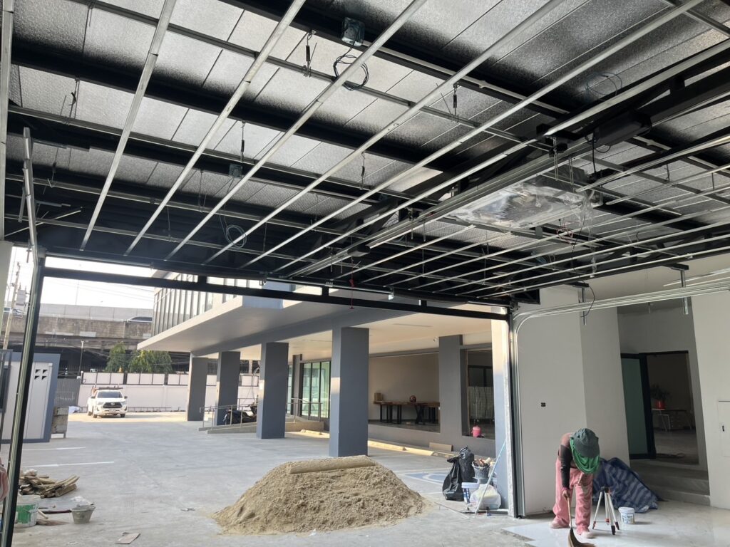 Installation photo of Garage Doors for Single House in Nonthaburi by OZ DOOR (9)