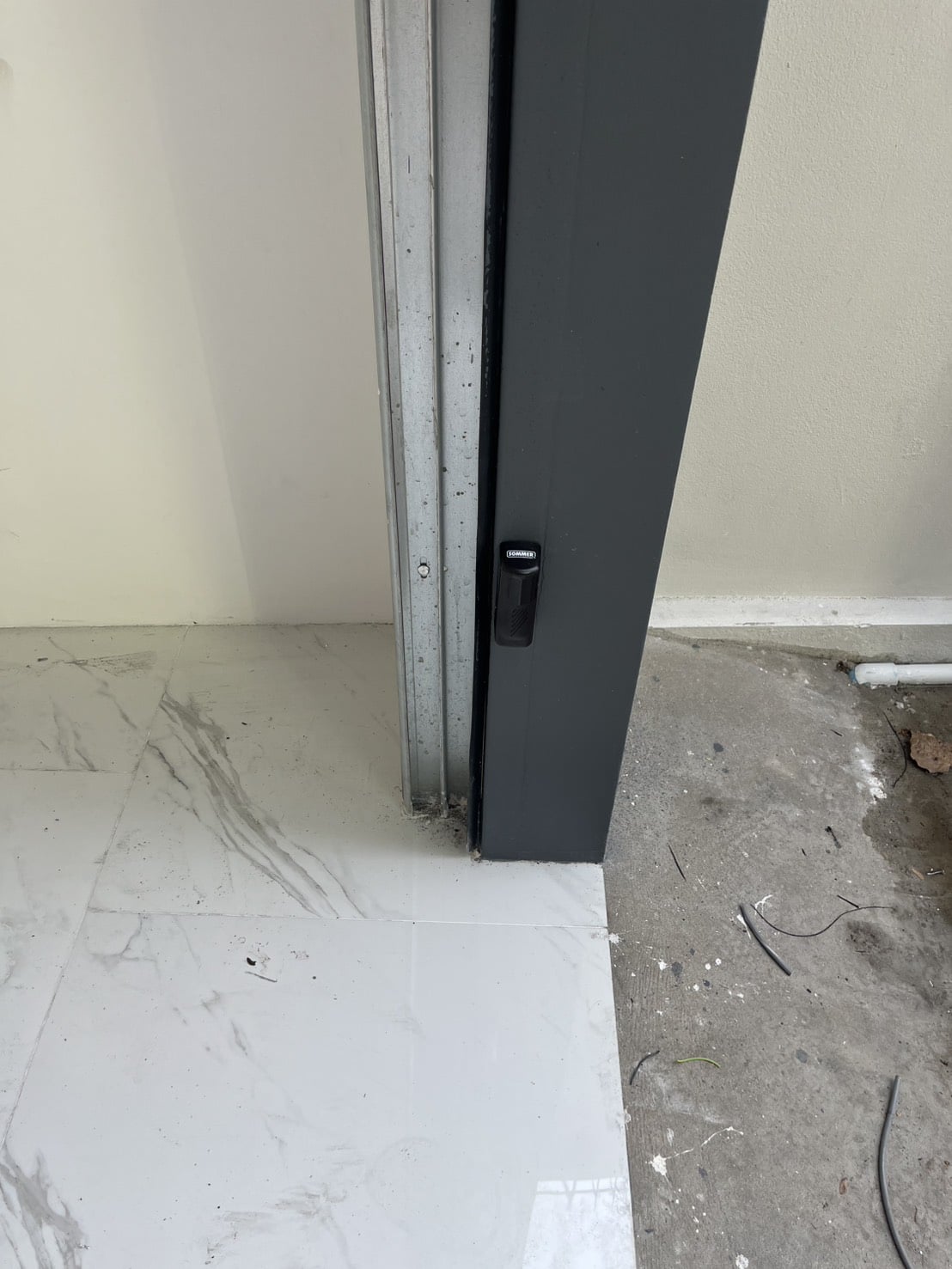 Installation photo of Garage Doors for Single House in Nonthaburi by OZ DOOR (18)