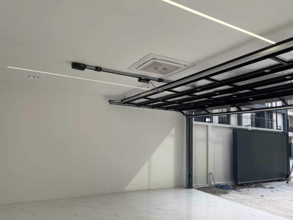 Installation photo of Garage Doors for Single House in Nonthaburi by OZ DOOR (19)