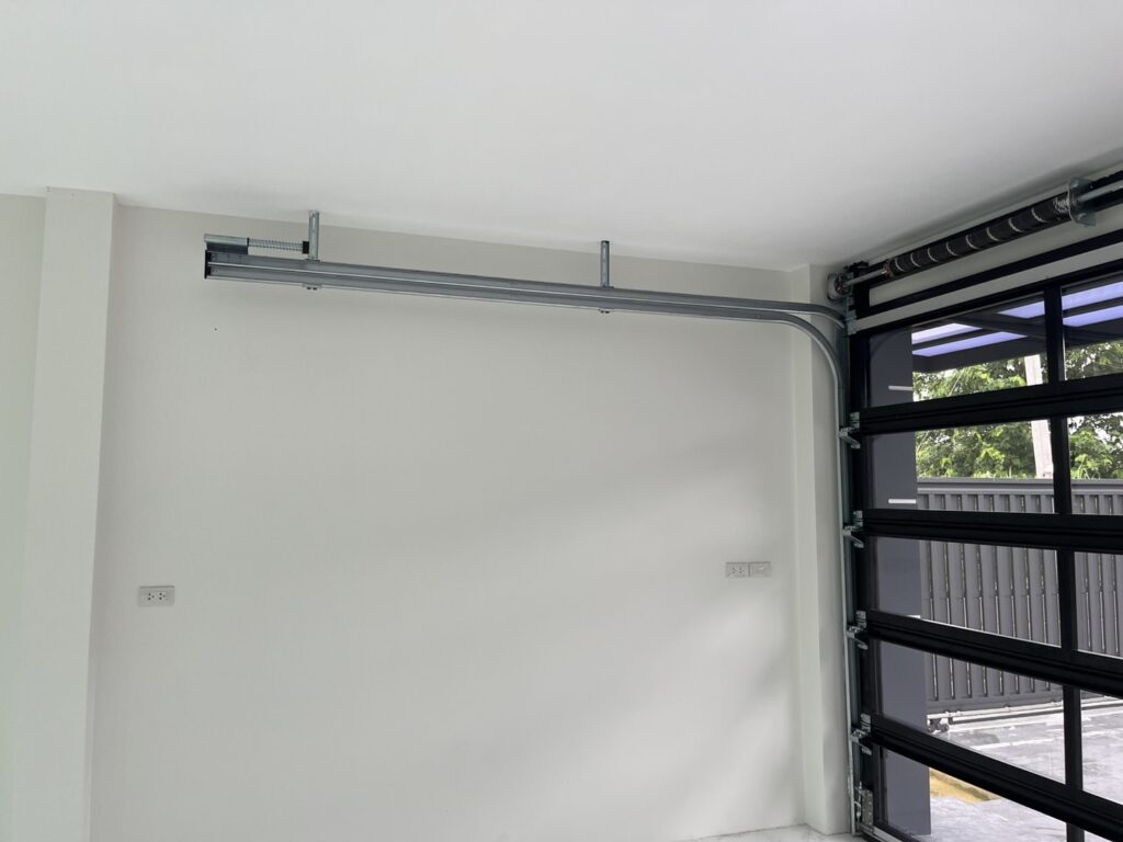 Installation photo of Garage Doors for Single House in Pathum Thani by OZ DOOR (18)