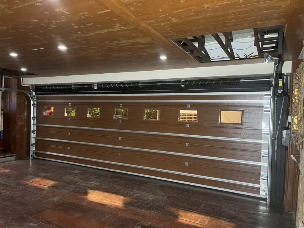 Installation photo of Garage Doors for Single House in Chonburi by OZ DOOR (8)