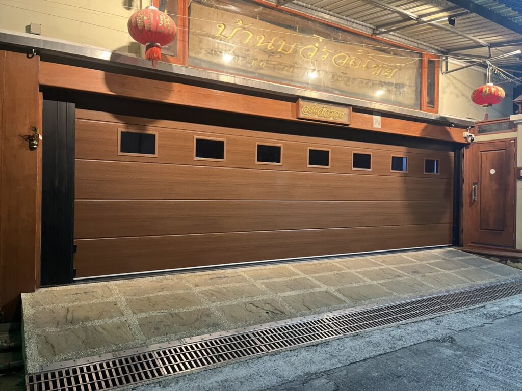 Installation photo of Garage Doors for Single House in Chonburi by OZ DOOR (14)