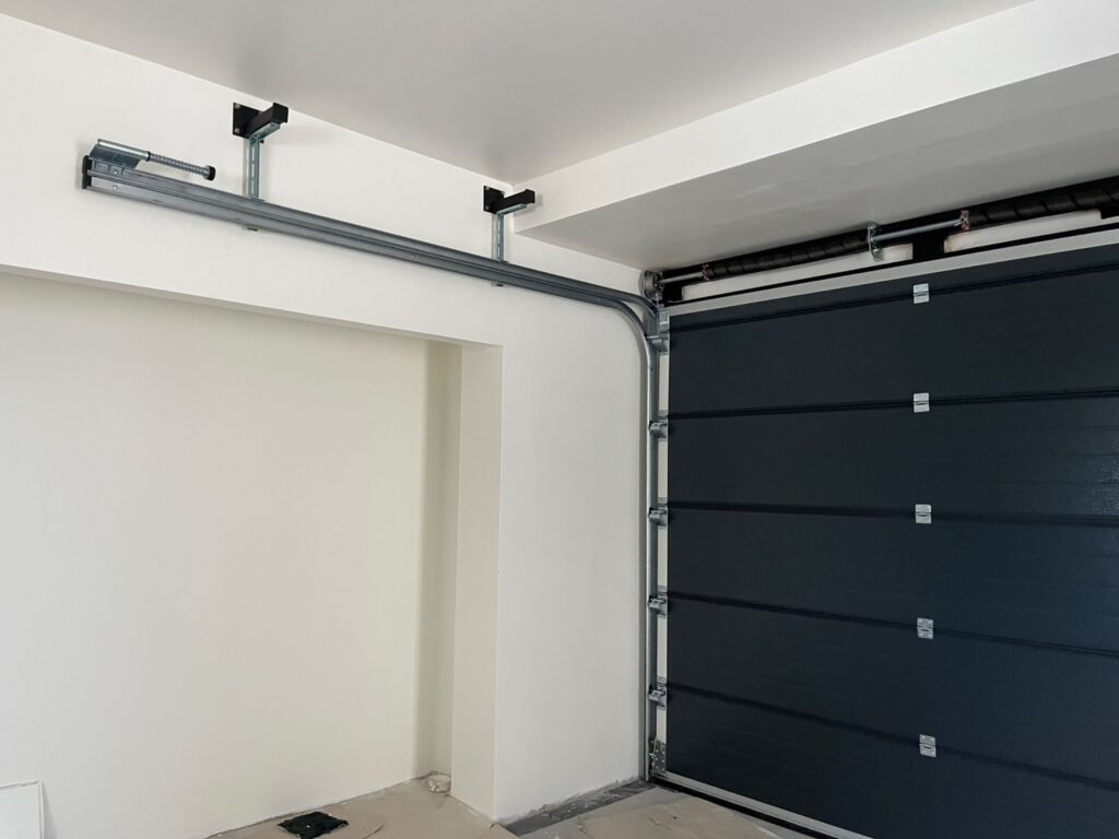 Installation photo of Garage Doors for Residential Projects in Chonburi by OZ DOOR (8)