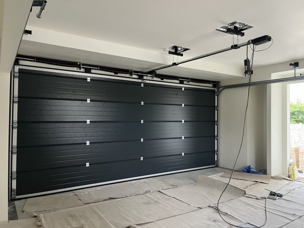 Installation photo of Garage Doors for Residential Projects in Chonburi by OZ DOOR (10)