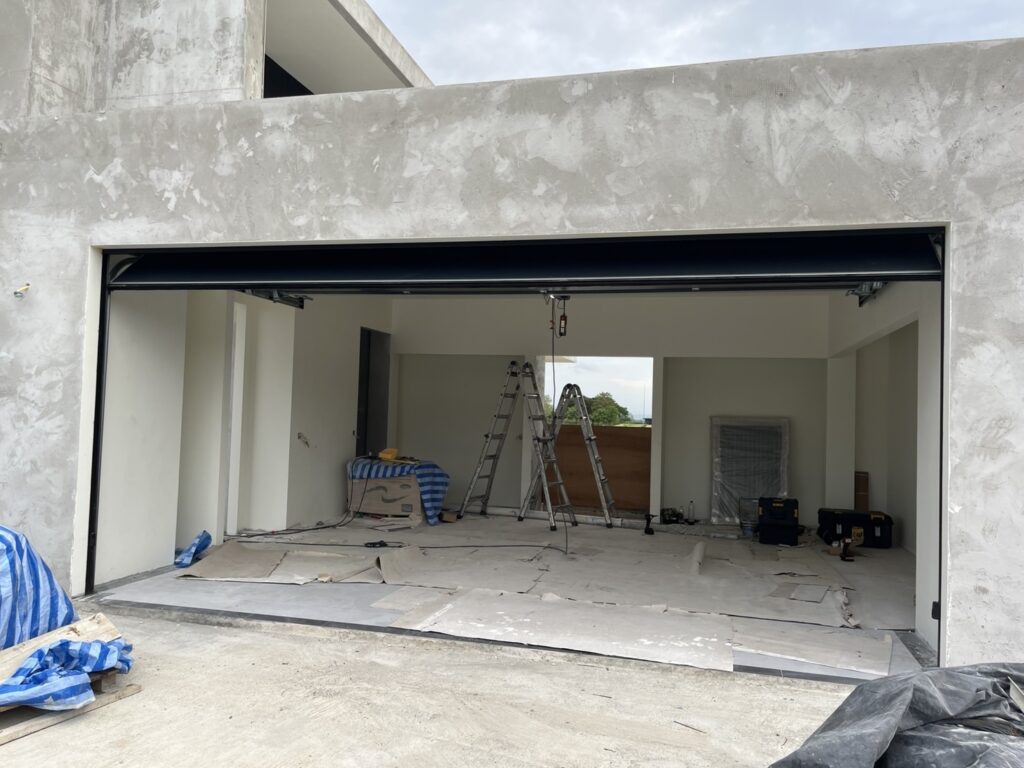 Installation photo of Garage Doors for Residential Projects in Chonburi by OZ DOOR (11)