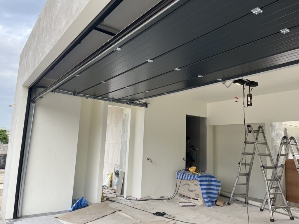 Installation photo of Garage Doors for Residential Projects in Chonburi by OZ DOOR (12)