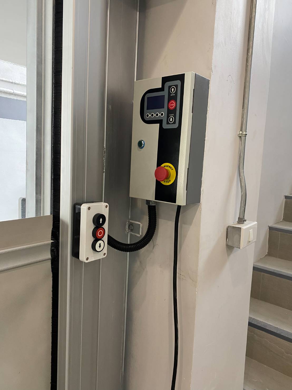 ภาพผลงานติดตั้งประตูไฮสปีด รุ่น Standard สำหรับโรงงานอุตสาหกรรม ที่กรุงเทพมหานคร โดย OZ DOOR (3)