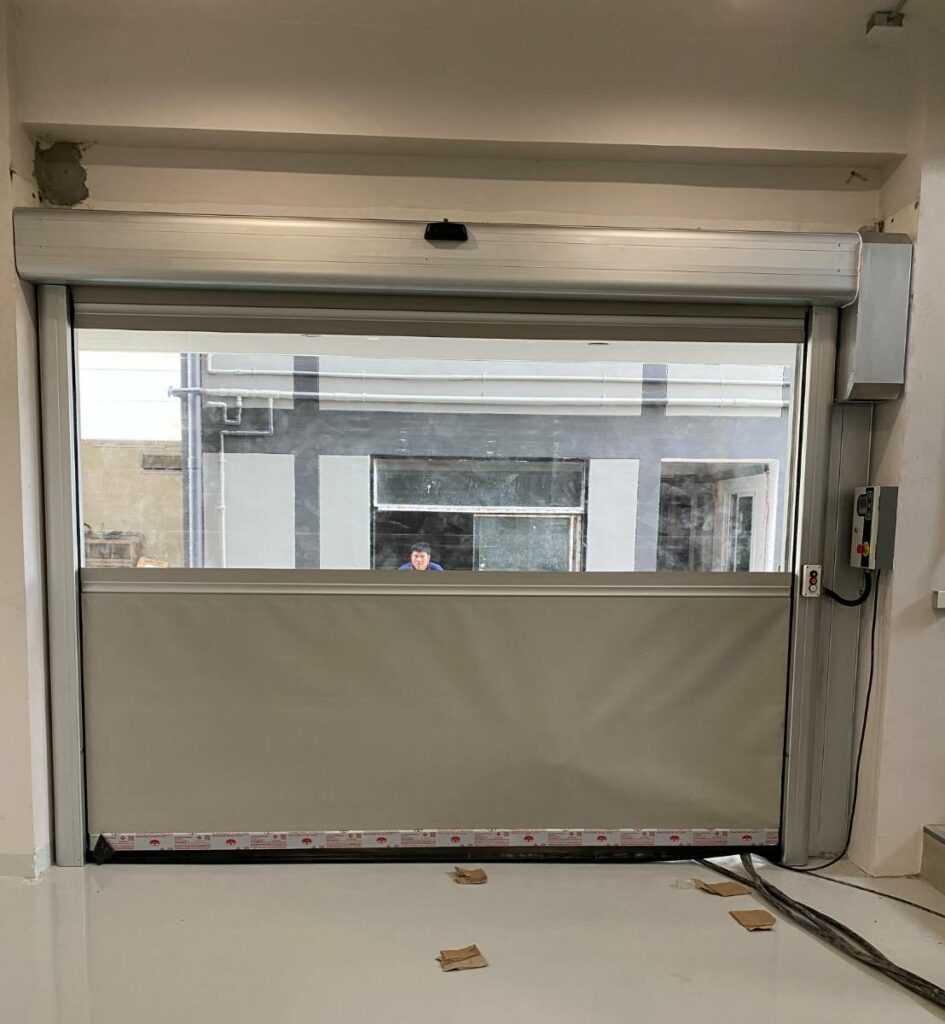 ภาพผลงานติดตั้งประตูไฮสปีด รุ่น Standard สำหรับโรงงานอุตสาหกรรม ที่กรุงเทพมหานคร โดย OZ DOOR