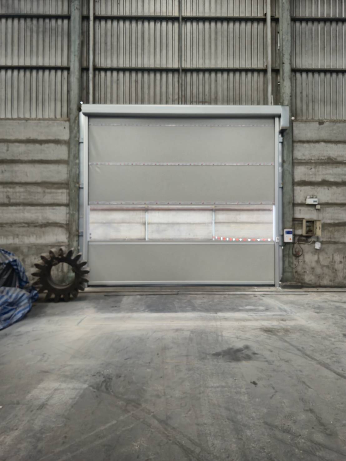 ภาพผลงานติดตั้งประตูไฮสปีด รุ่น Standard สำหรับโรงงานอุตสาหกรรม ที่เพชรบูรณ์ โดย OZ DOOR (2)