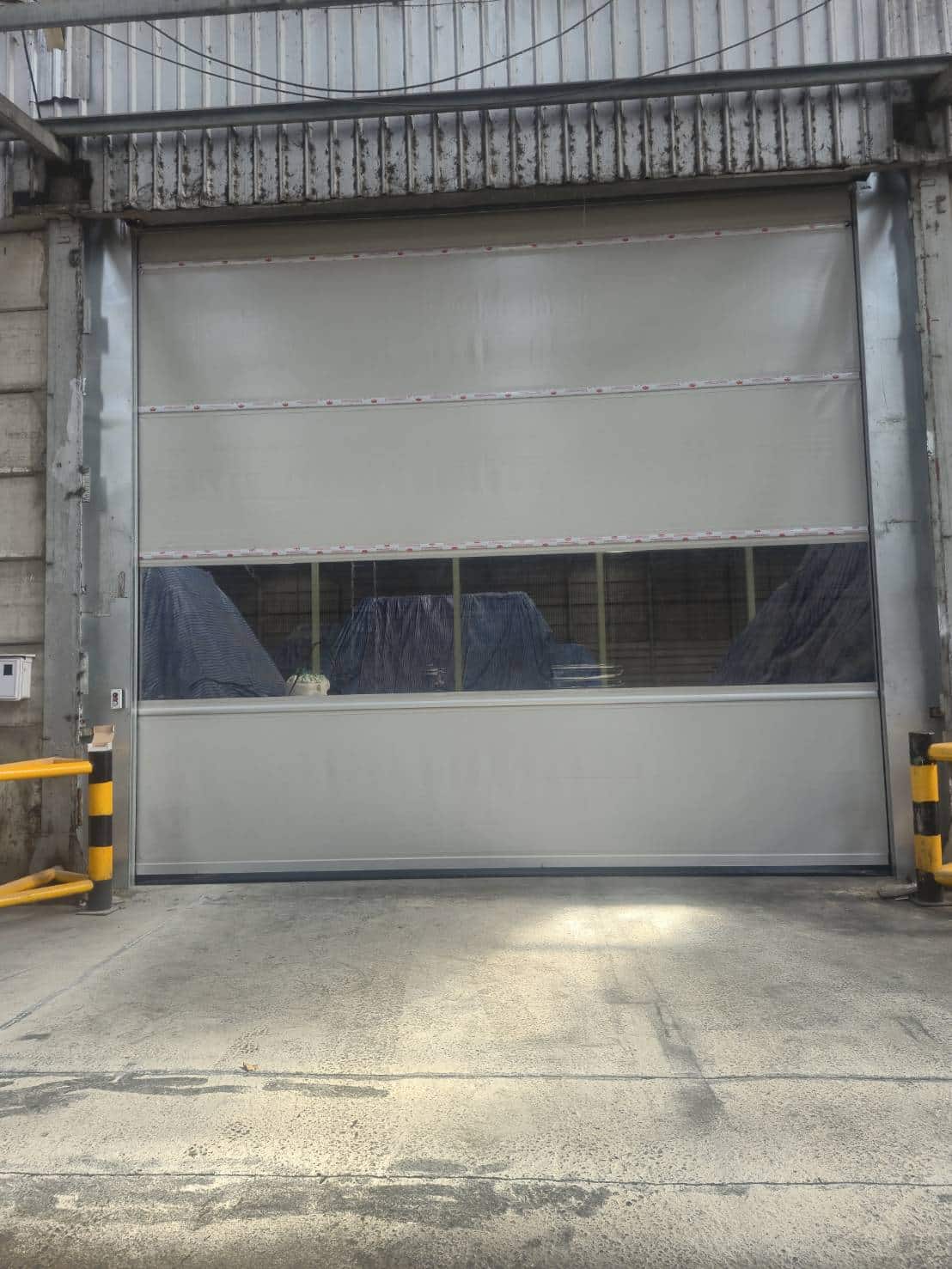 ภาพผลงานติดตั้งประตูไฮสปีด รุ่น Standard สำหรับโรงงานอุตสาหกรรม ที่เพชรบูรณ์ โดย OZ DOOR (3)