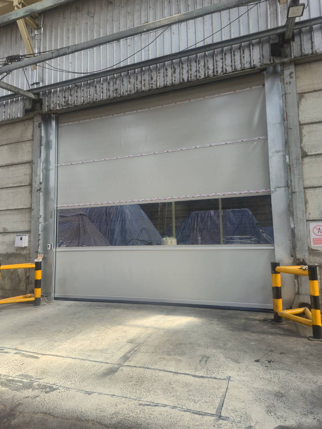 ภาพผลงานติดตั้งประตูไฮสปีด รุ่น Standard สำหรับโรงงานอุตสาหกรรม ที่เพชรบูรณ์ โดย OZ DOOR (4)