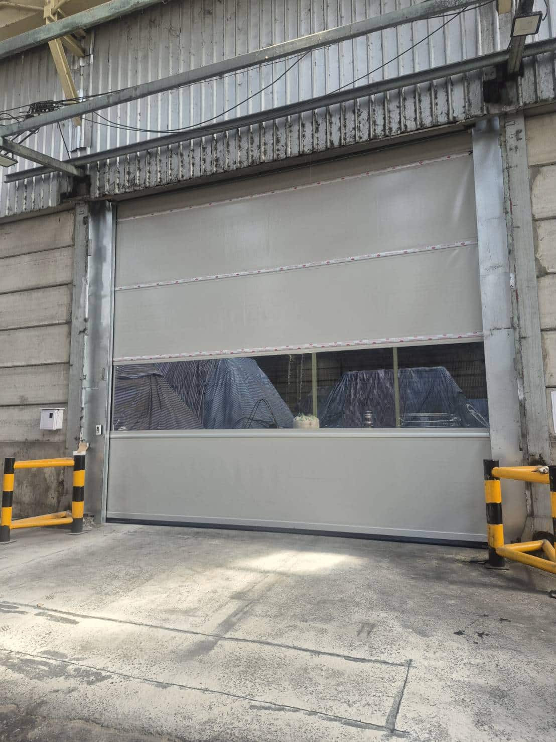 ภาพผลงานติดตั้งประตูไฮสปีด รุ่น Standard สำหรับโรงงานอุตสาหกรรม ที่เพชรบูรณ์ โดย OZ DOOR (5)