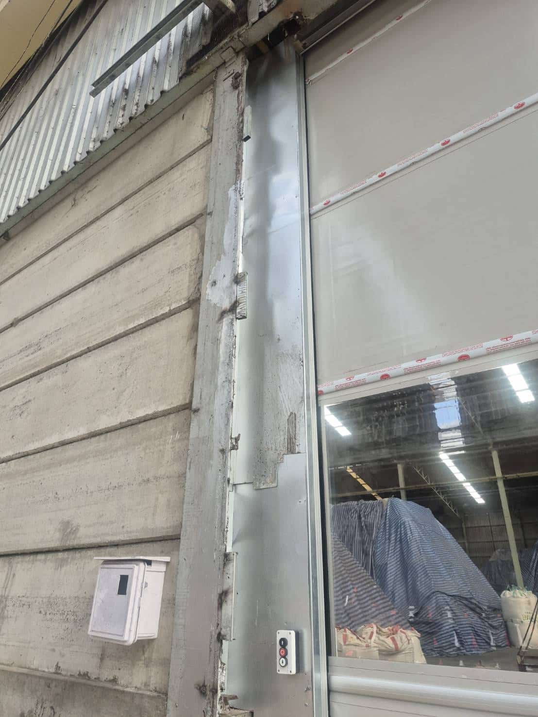 ภาพผลงานติดตั้งประตูไฮสปีด รุ่น Standard สำหรับโรงงานอุตสาหกรรม ที่เพชรบูรณ์ โดย OZ DOOR (7)