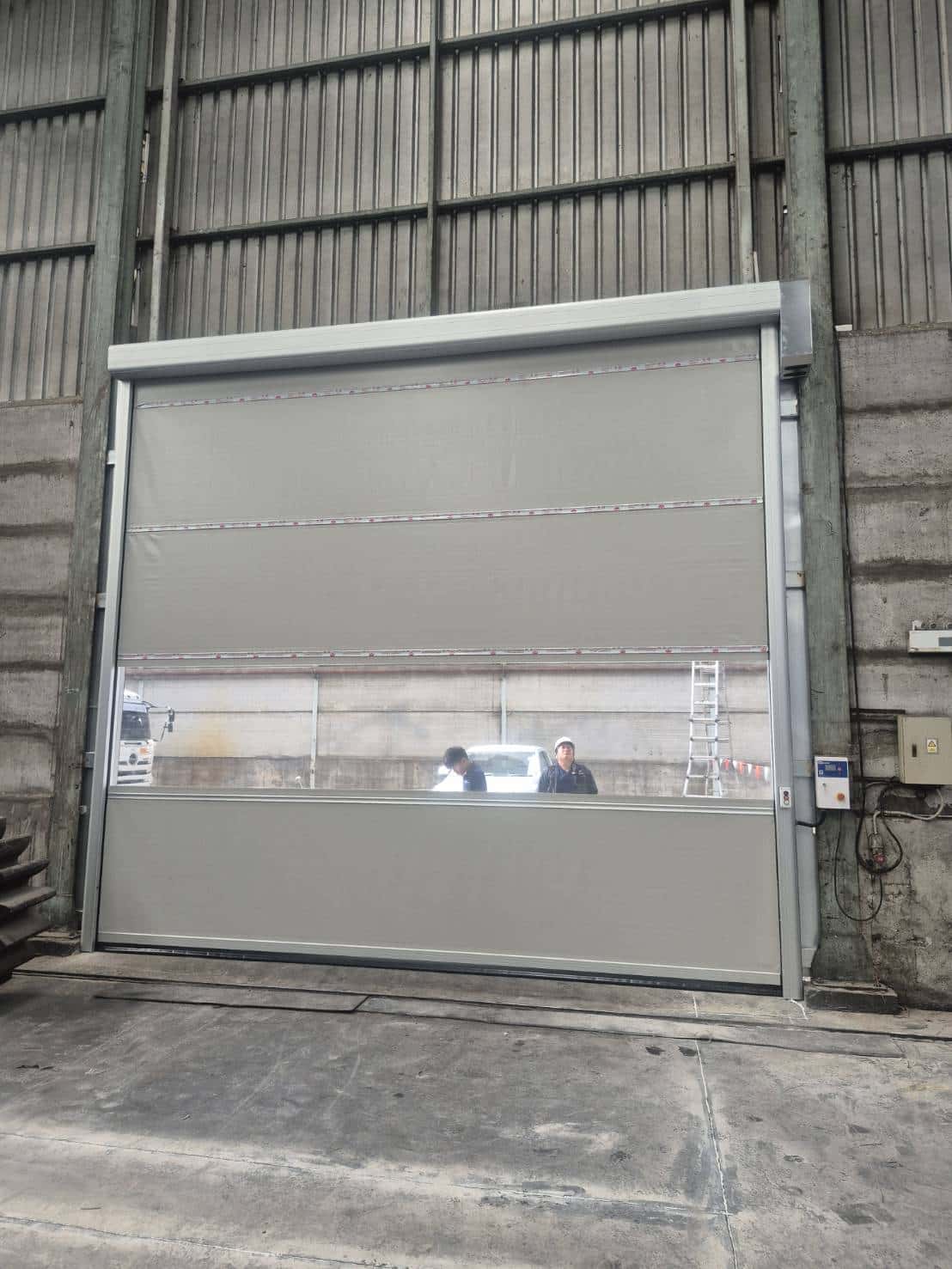 ภาพผลงานติดตั้งประตูไฮสปีด รุ่น Standard สำหรับโรงงานอุตสาหกรรม ที่เพชรบูรณ์ โดย OZ DOOR (8)