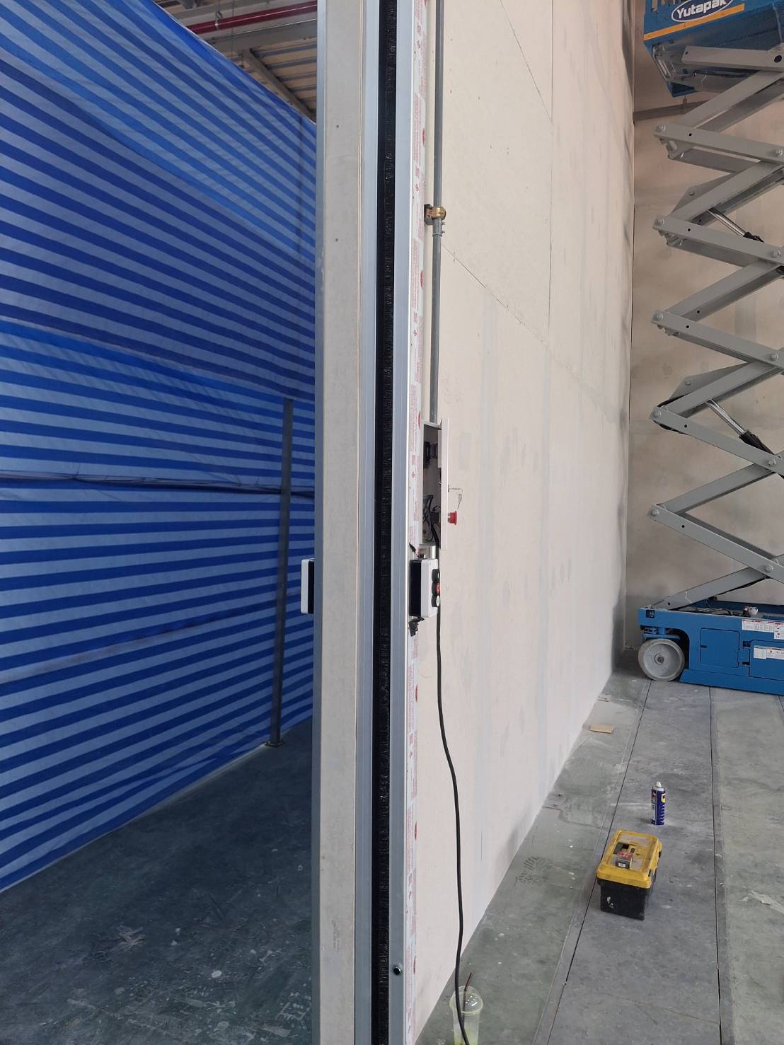 ภาพผลงานติดตั้งประตูไฮสปีด รุ่น Standard สำหรับโรงงานอุตสาหกรรม ที่ระยอง โดย OZ DOOR (11)