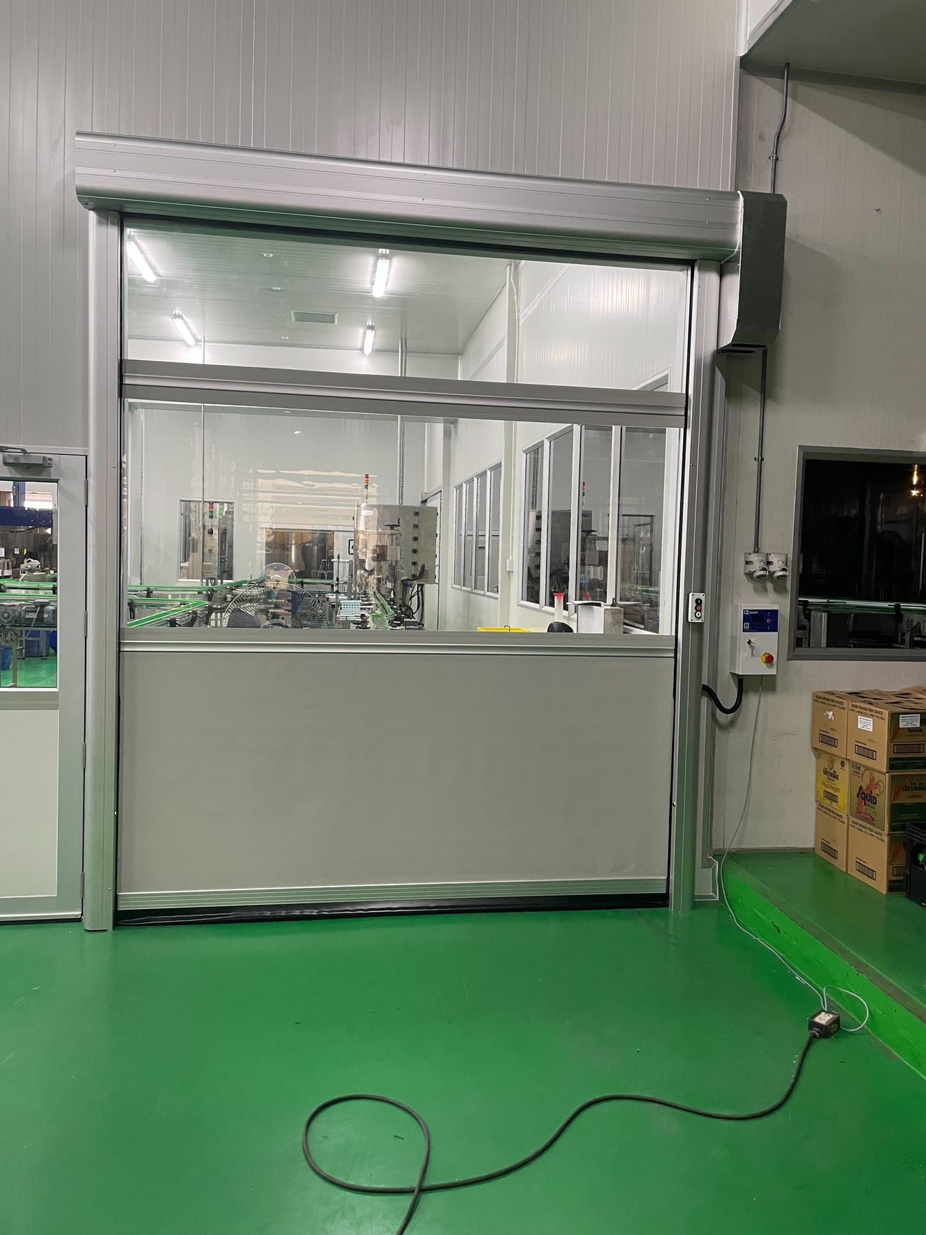 ภาพผลงานติดตั้งประตูไฮสปีด รุ่น Standard สำหรับโรงงานอุตสาหกรรม ที่สมุทรสาคร โดย OZ DOOR (2)